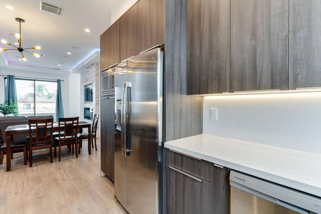 2 New Luxury Modern 3 Story Homes Los Angeles