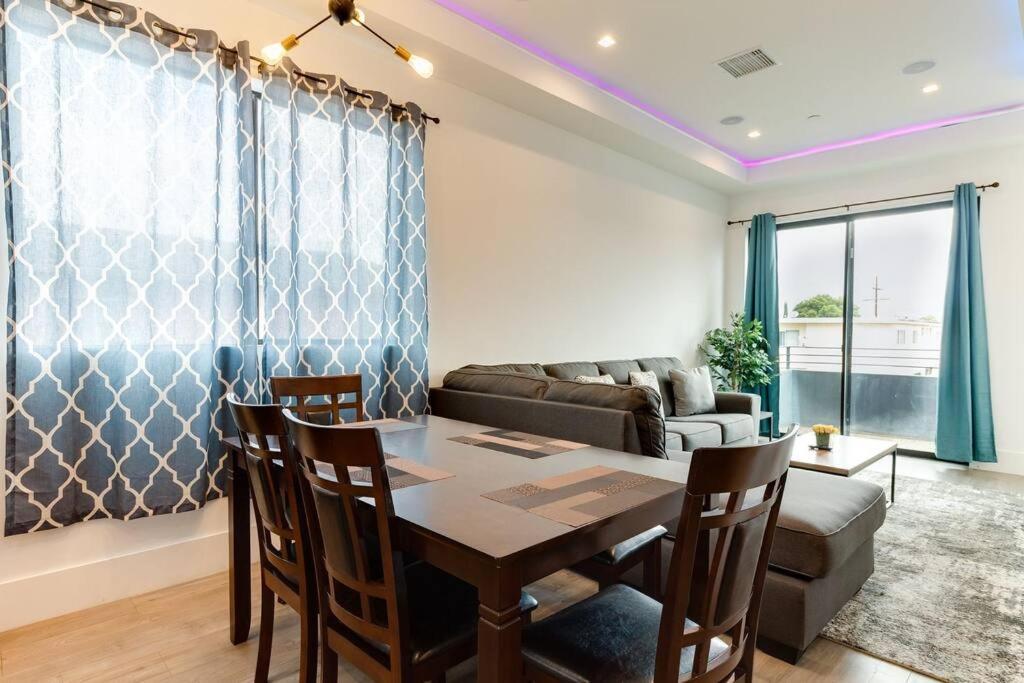 2 New Luxury Modern 3 Story Homes *
